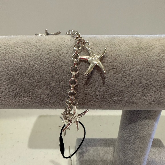 NWT Luxury Divas Charm Bracelet silver with starfish charms - Picture 4 of 13